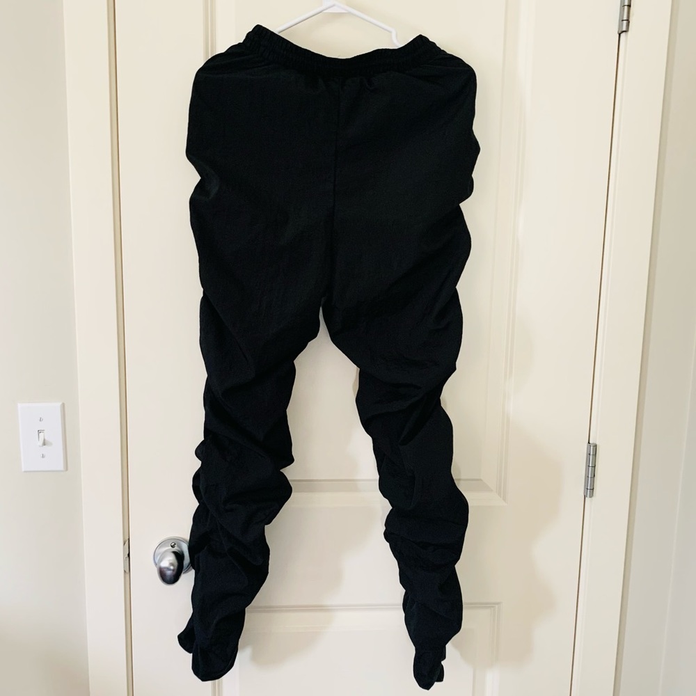 Windbreaker pants - Rutched toggle drawstring - Picture 4 of 9